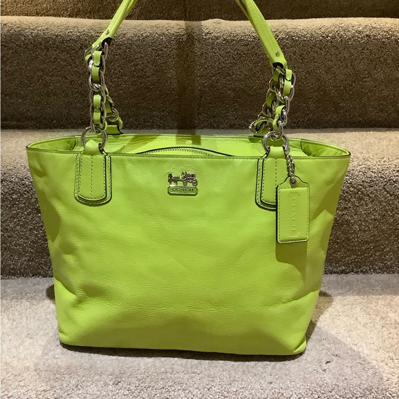 ๐๐HP๐๐Coach "RARE"- NWT Madison Tote #20466SV/KIWI w/ Scarf & Bracelet-All NWT - Picture 3 of 16